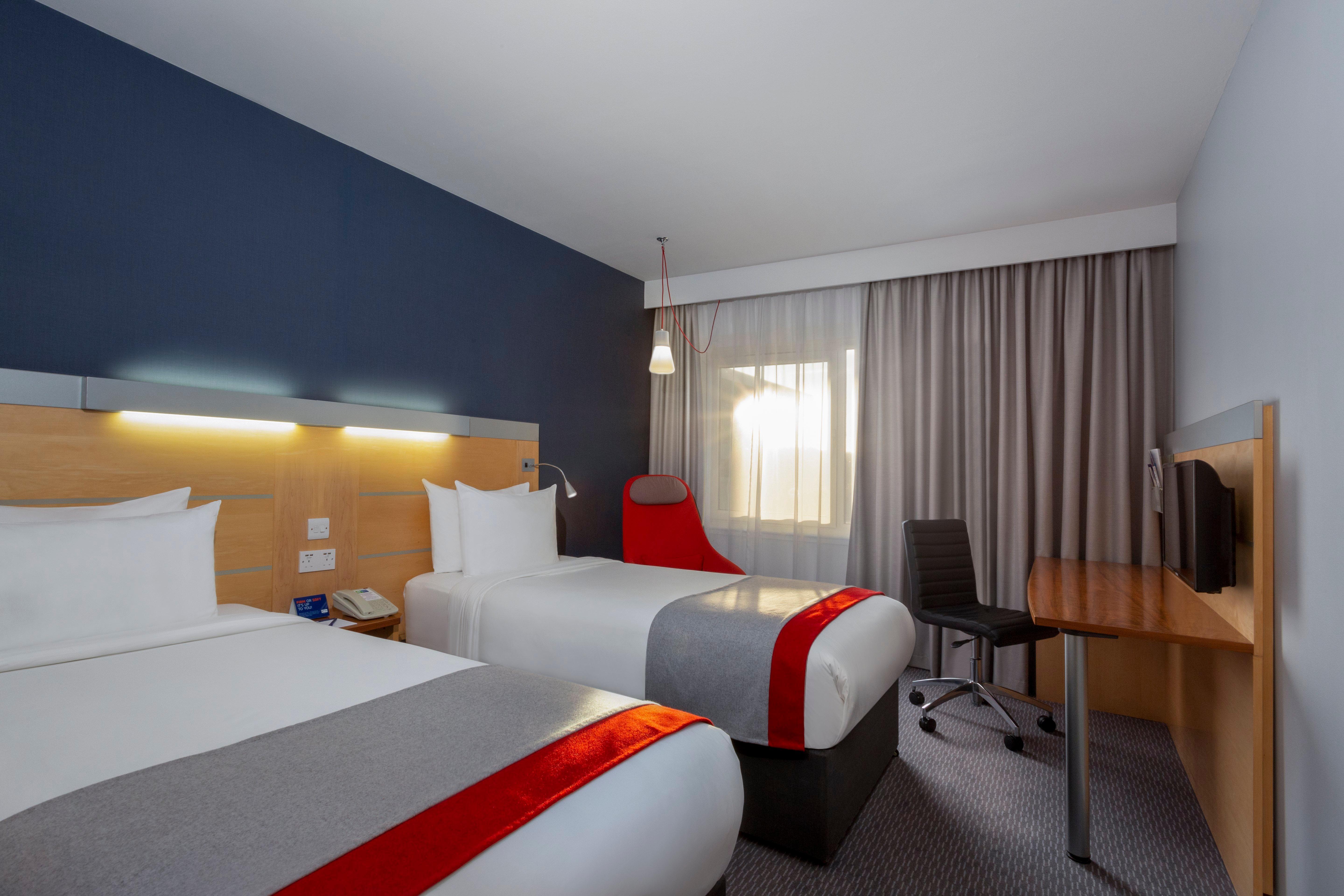 Holiday Inn Express Birmingham Redditch By Ihg Exterior photo