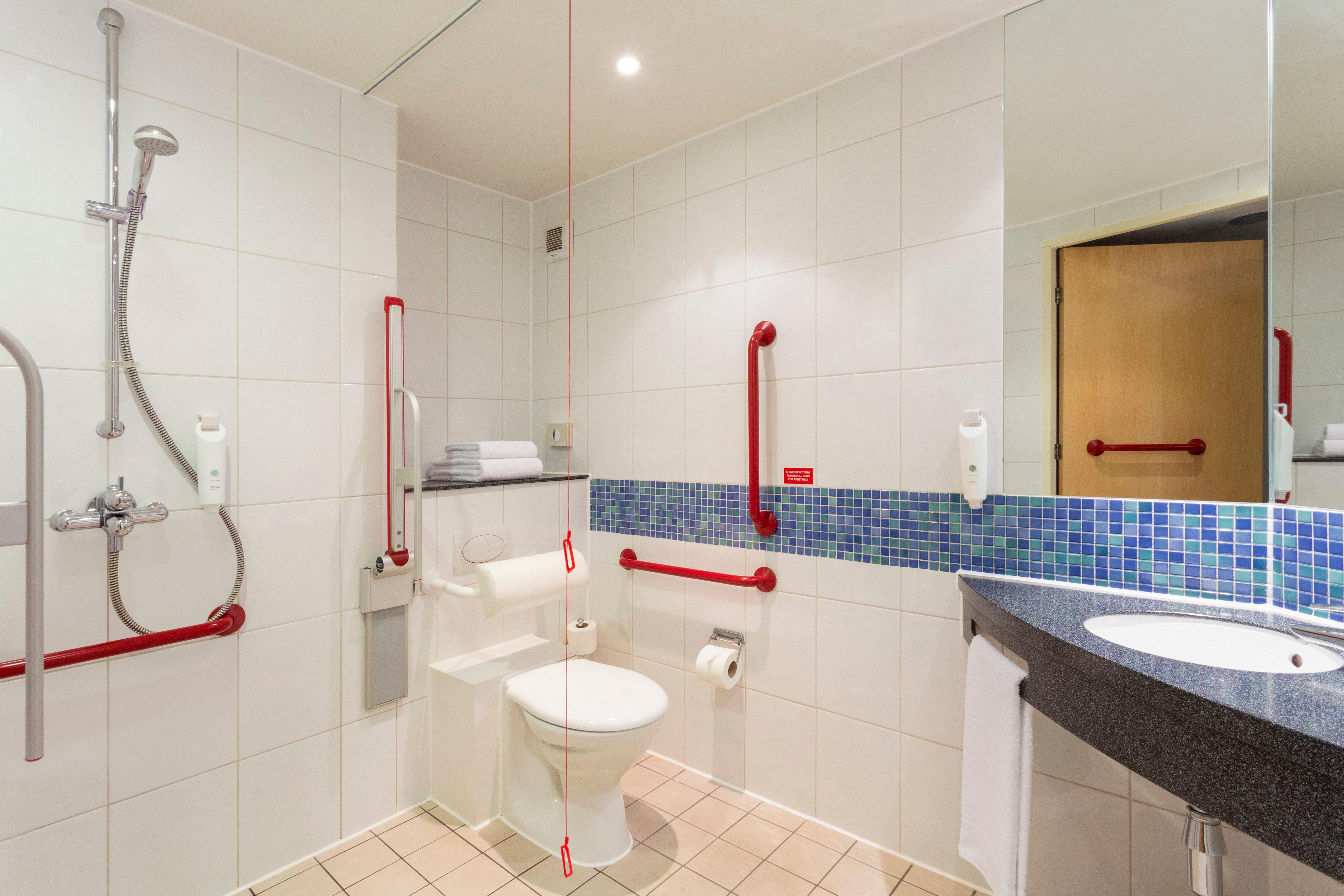 Holiday Inn Express Birmingham Redditch By Ihg Exterior photo