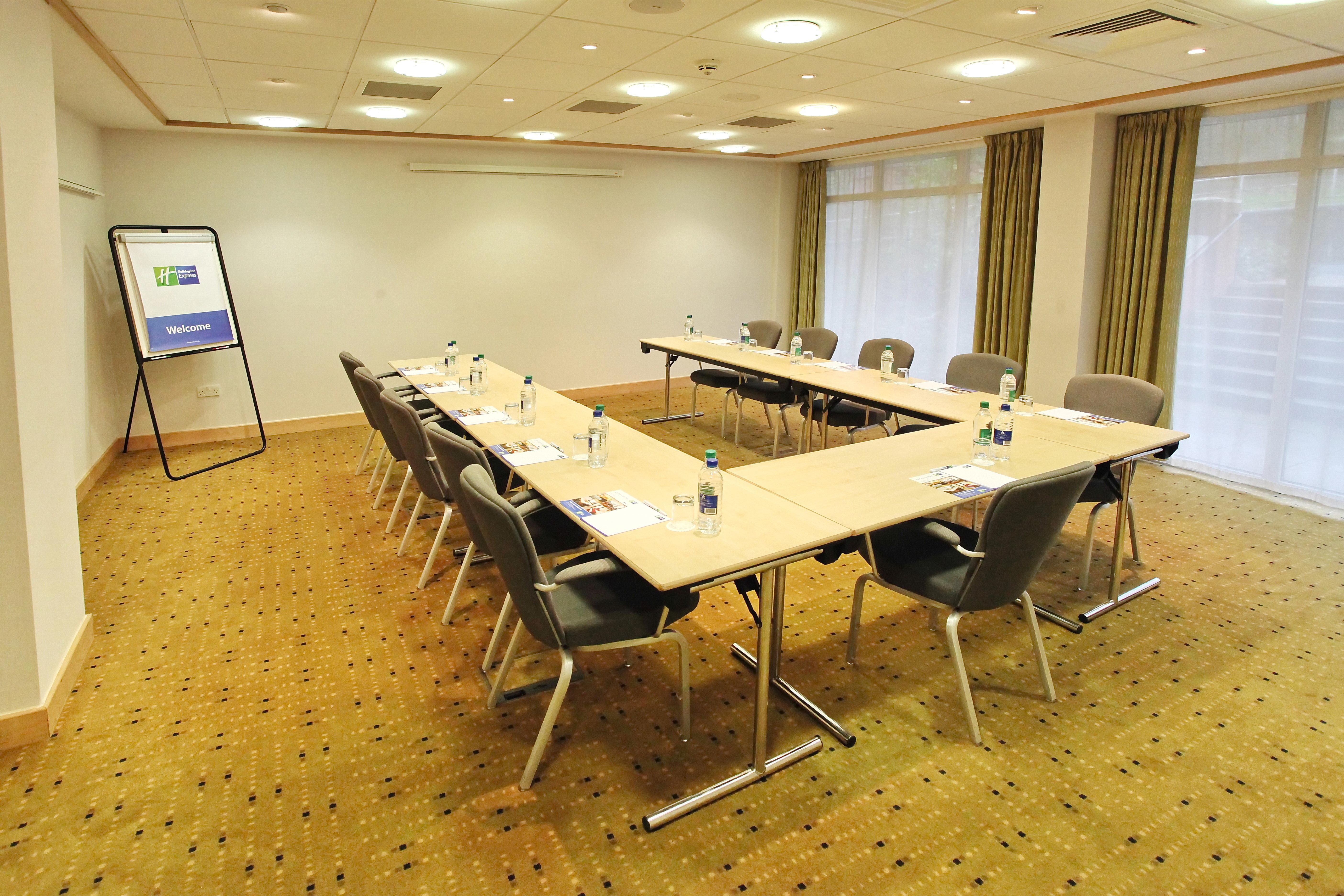 Holiday Inn Express Birmingham Redditch By Ihg Exterior photo