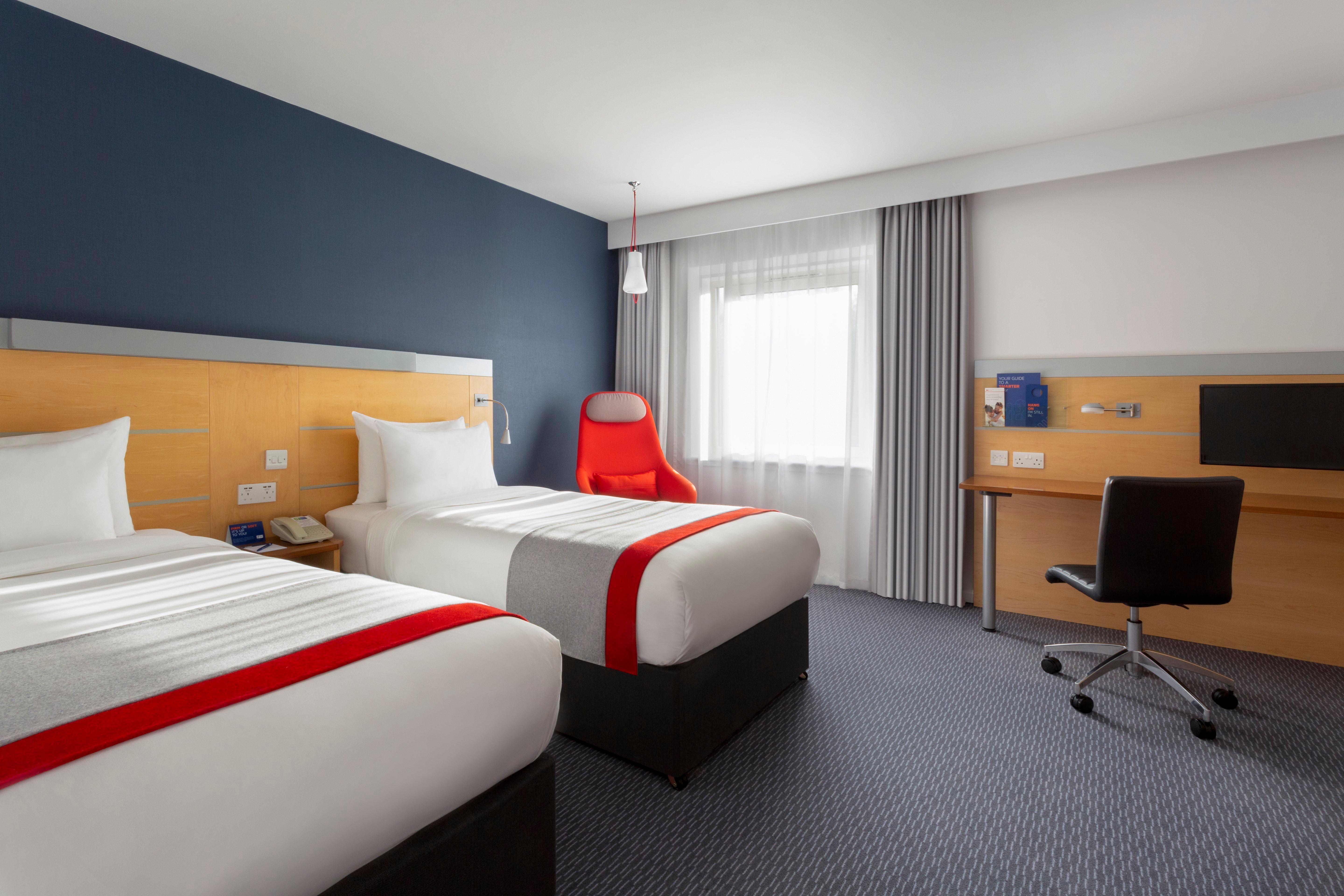 Holiday Inn Express Birmingham Redditch By Ihg Exterior photo