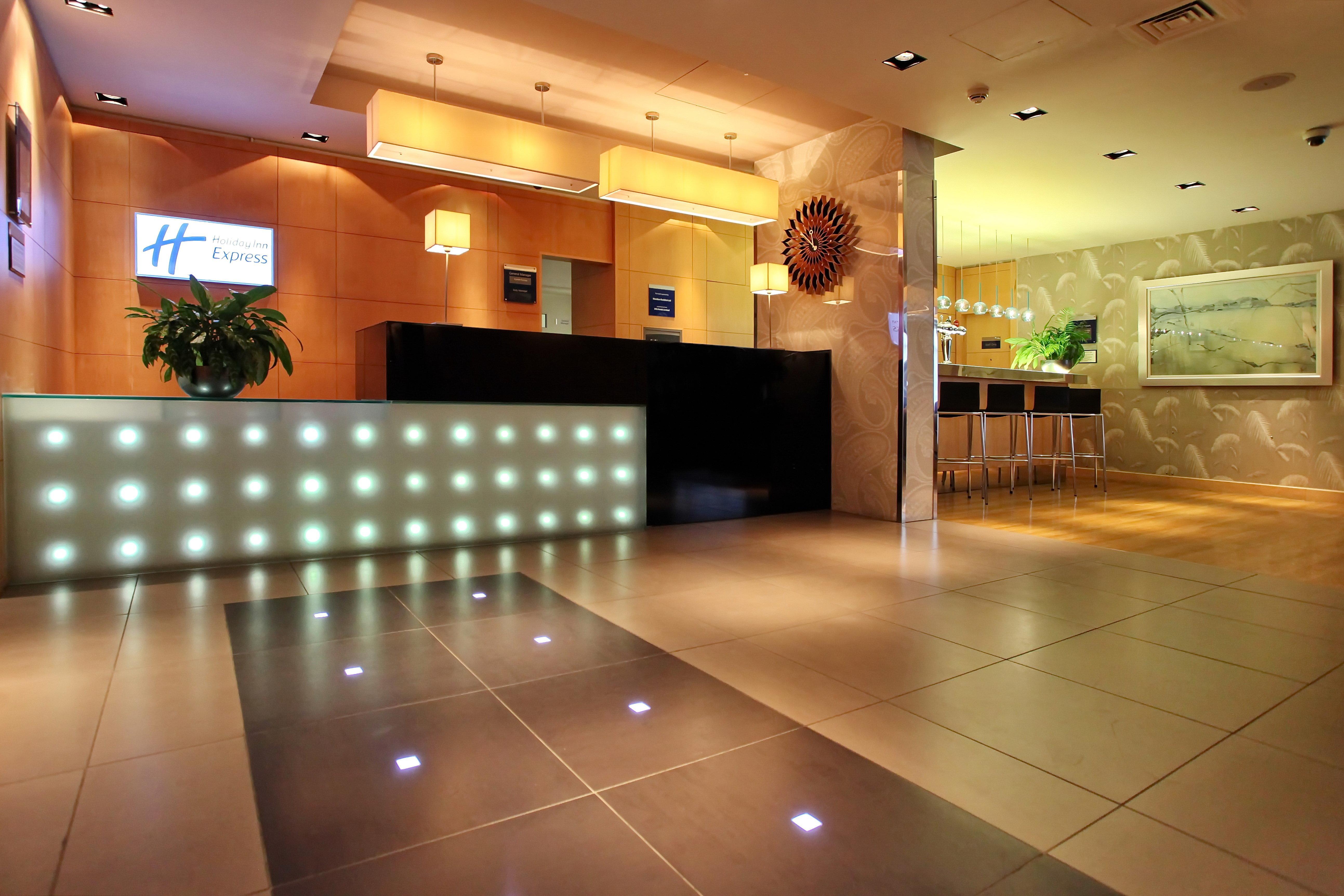 Holiday Inn Express Birmingham Redditch By Ihg Exterior photo