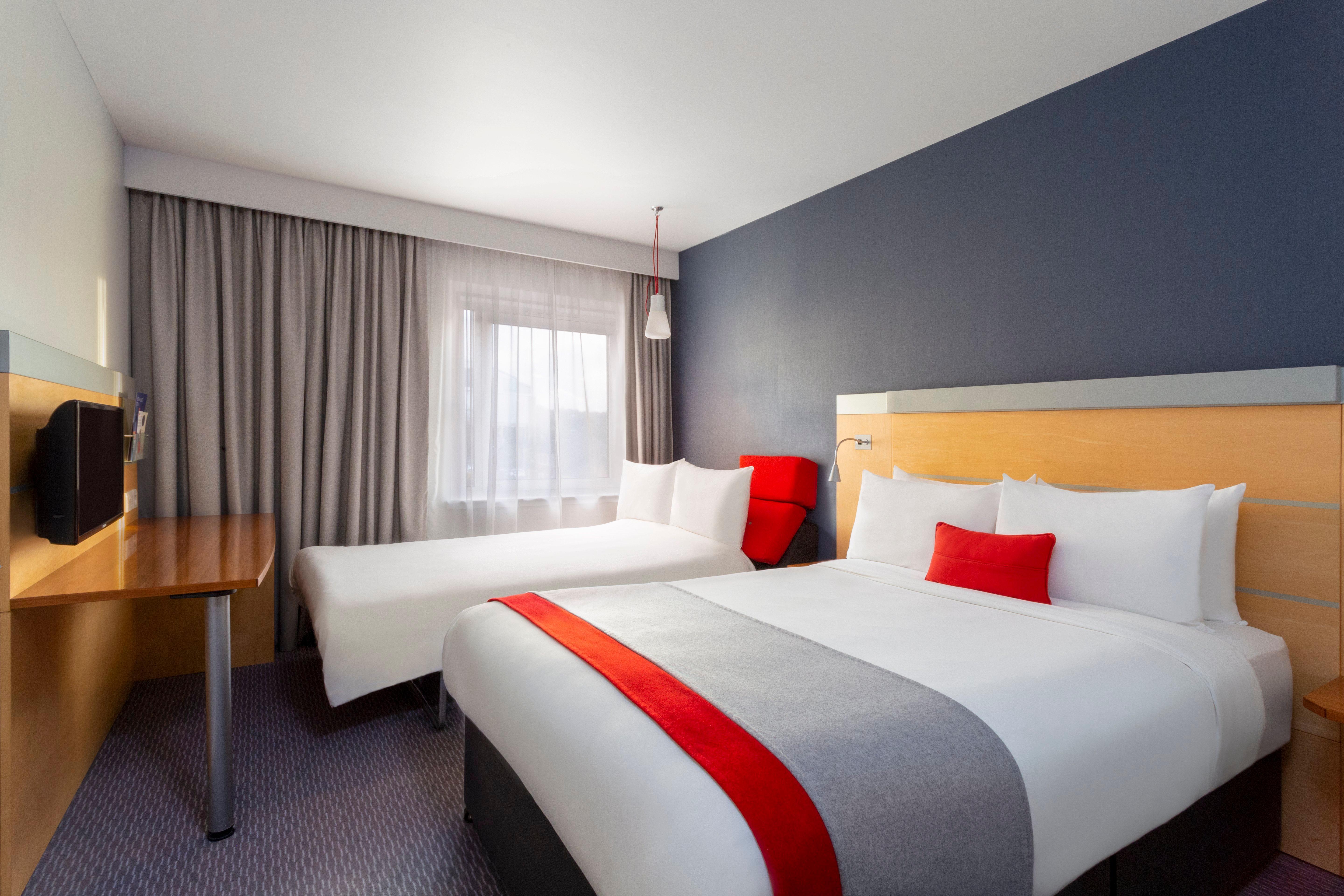 Holiday Inn Express Birmingham Redditch By Ihg Exterior photo